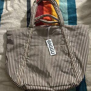 BAGGU Travel Cloud Tote NWT Brown Stripe